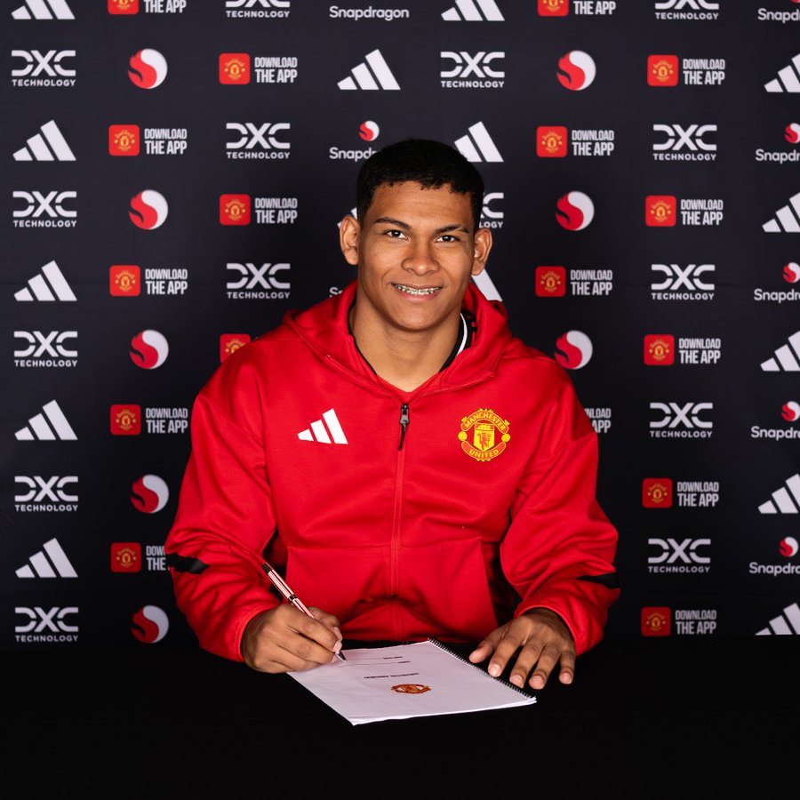 Manchester United Secure Rising Star Diego Leon